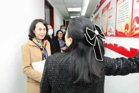 罗湖区人大常委副主任谭会茹一行莅临摩登7娱乐调研