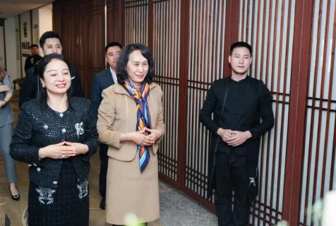 罗湖区人大常委副主任谭会茹一行莅临摩登7娱乐调研