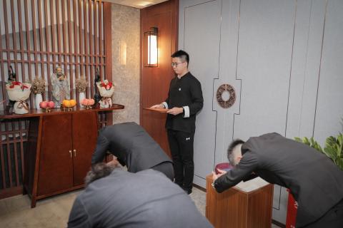 罗湖区委统战部副部长、工商联党组书记叶志伟一行到摩登7娱乐调研