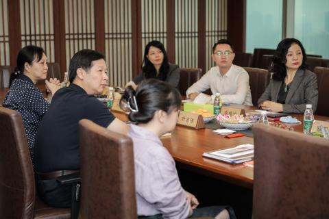 罗湖区委统战部副部长、工商联党组书记叶志伟一行到摩登7娱乐调研