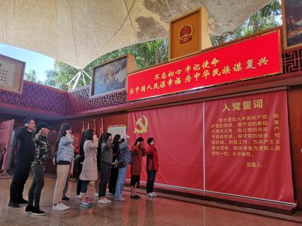 摩登7娱乐：红色之旅 唤起心中的红色魂