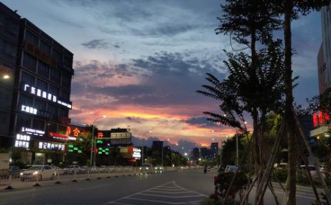 摩登7娱乐：小米靠什么跻身国产手机品牌？战略定位很重要！（一）