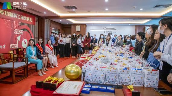 “ 感恩有你 · 一路相伴 ”摩登7娱乐10年功勋员工颁奖典礼圆满举办